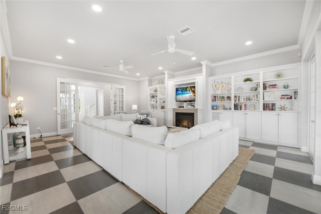 1124 Longifolia Court