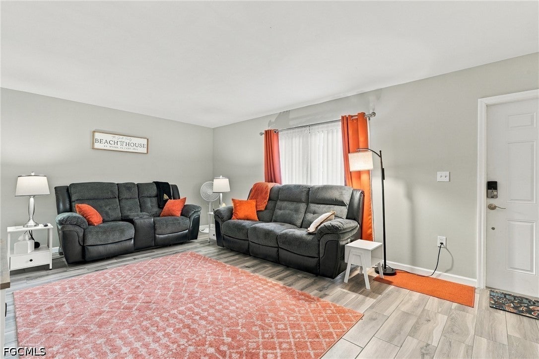 5205 Cedarbend Drive 2