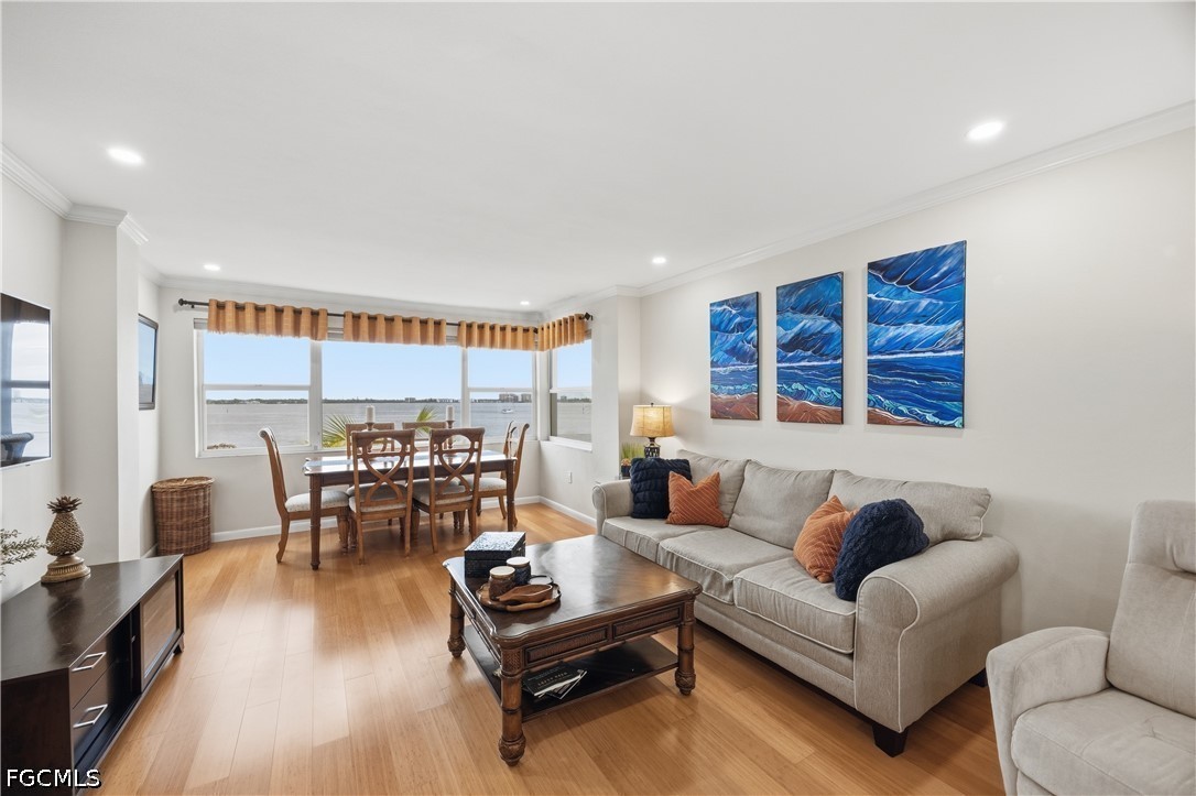 1900 Clifford Street 301