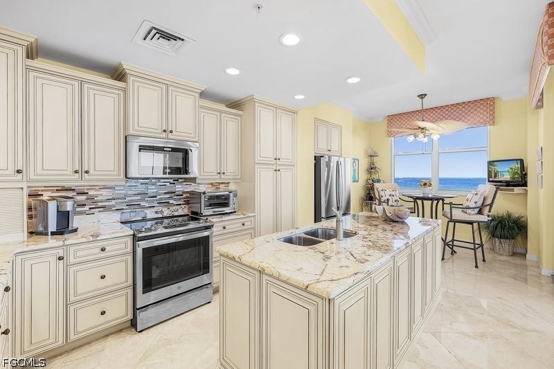 14200 Royal Harbour Court 902