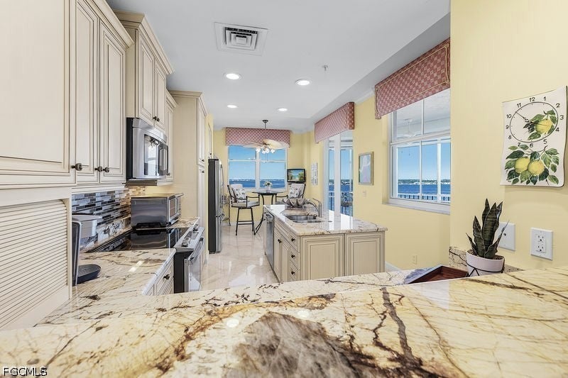 14200 Royal Harbour Court 902