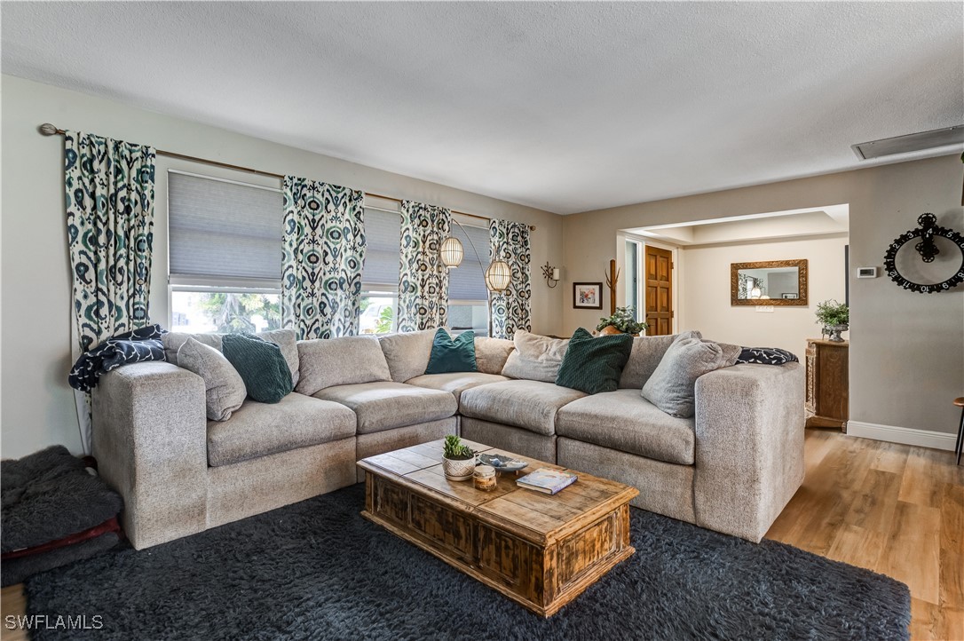 5692 Eichen Circle W