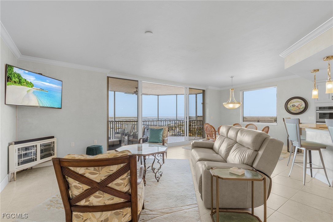 2090 W First Street 1606