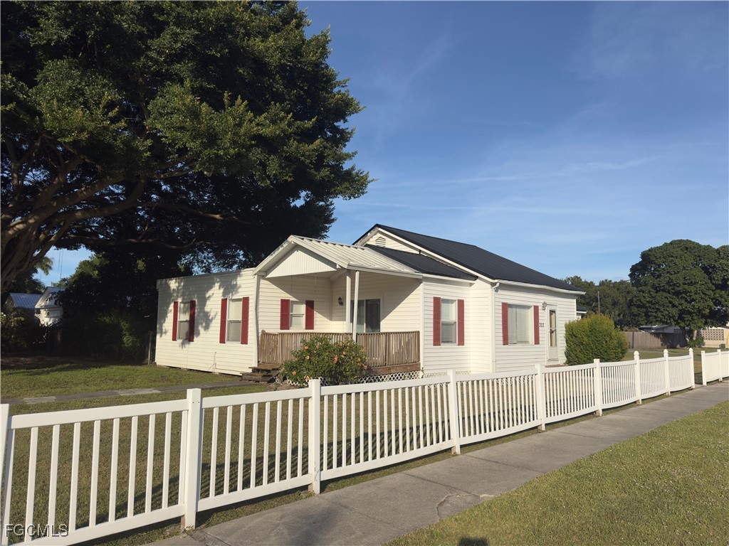 303 E Osceola Avenue