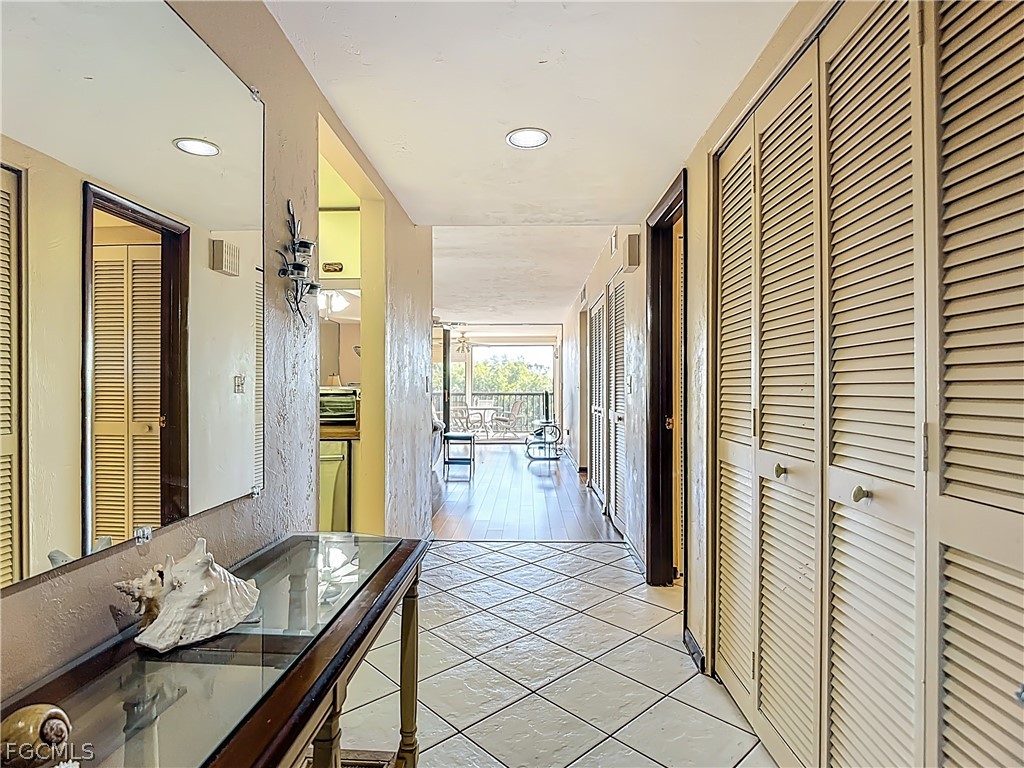 2067 W Lakeview Boulevard 9