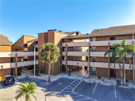 2067 W LAKEVIEW BLVD # 9, NORTH FORT MYERS, FL 33903 - Image eb5ce710a517bdbb40d80368fb7b8c9d/3067528151