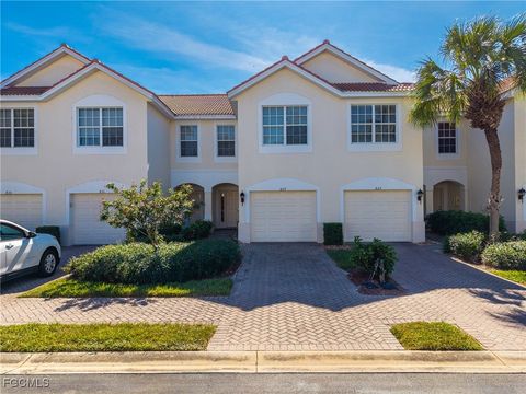 827 Hampton Circle 146 Naples FL 34105