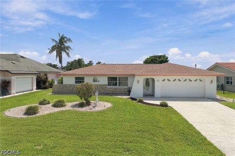 Photo of 2016 SE 27th Terrace, Cape Coral, FL 33904 (MLS # 2026038402)