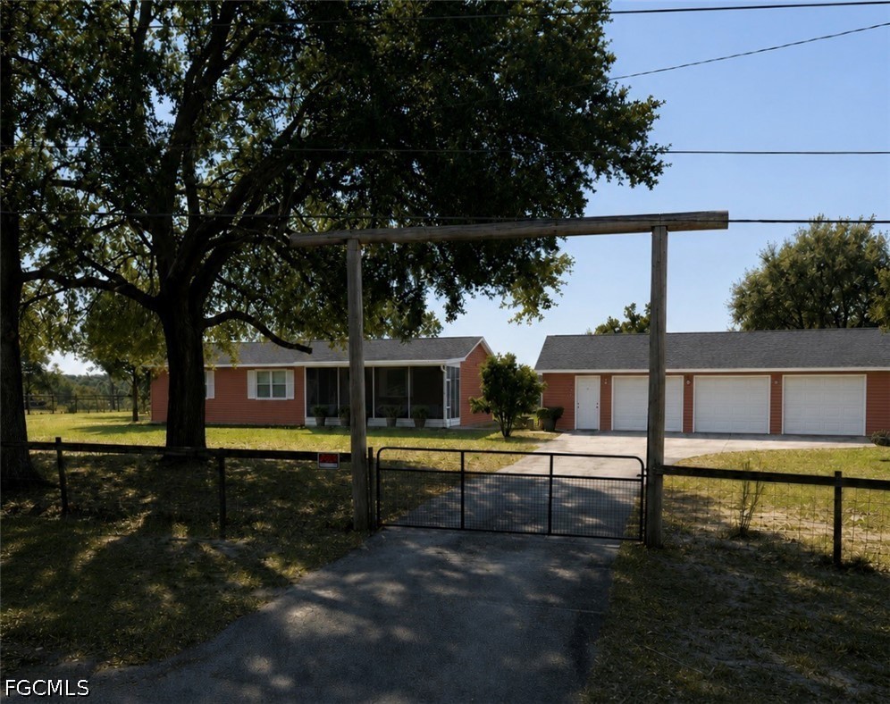 Photo 1 of 12 — 4100 Marion County Road, Weirsdale, FL 32195