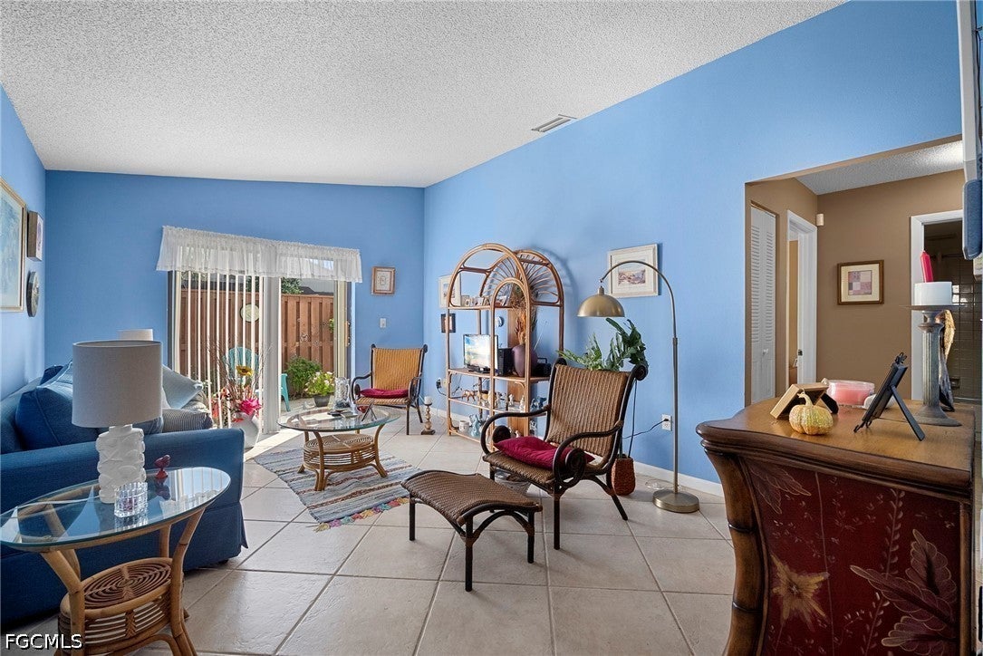 5272 Cedarbend Drive 1