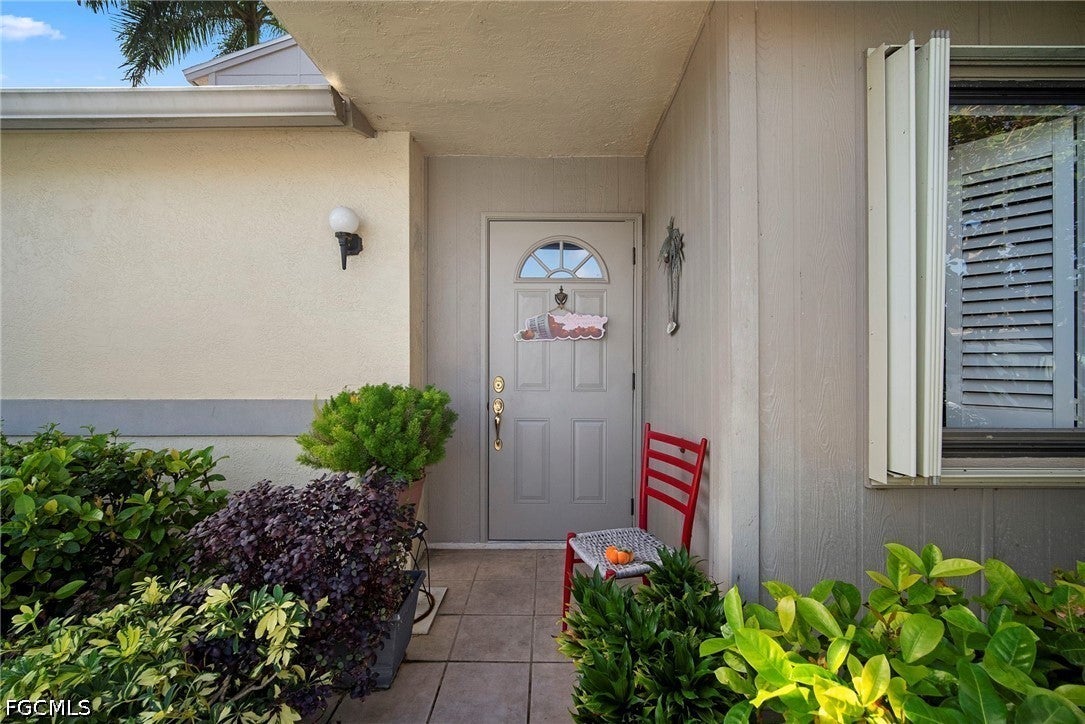 5272 Cedarbend Drive 1