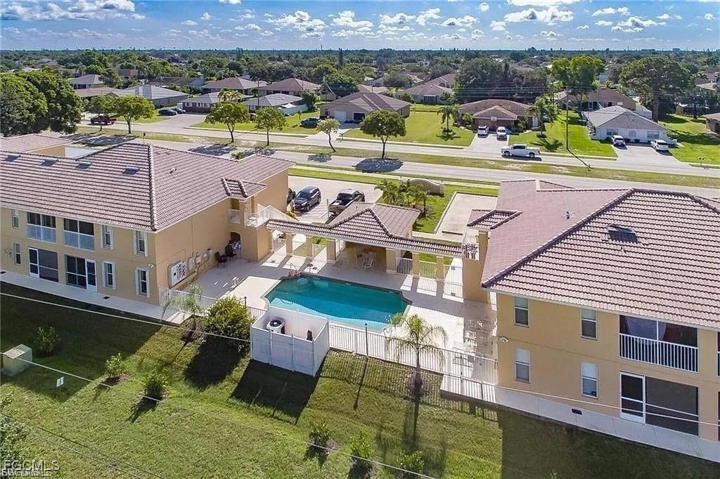 4520 Skyline Boulevard 208