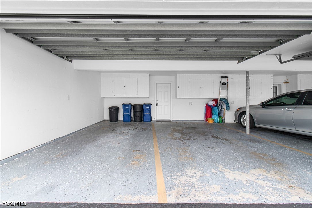 5837 Queen Elizabeth Way 3