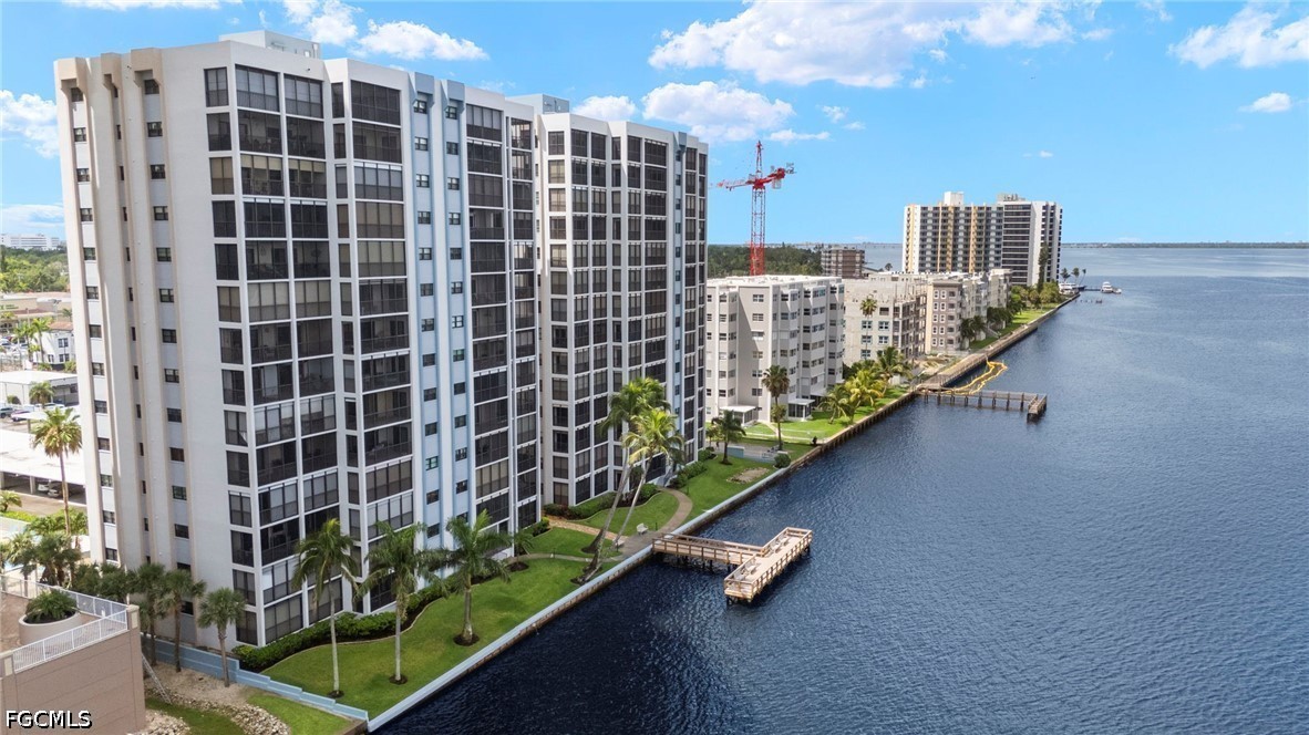 1901 Clifford Street 202