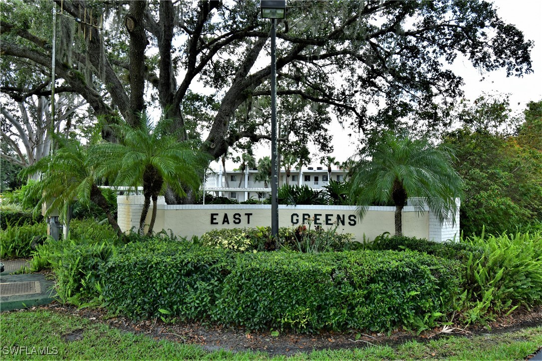 2 E Greens Circle