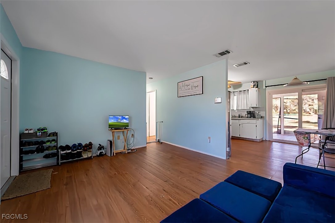 4021 W Palomar Circle