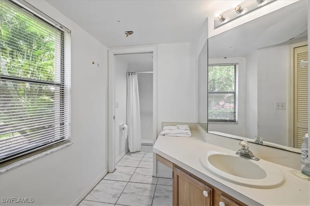 Fort Myers, Florida 33919, United States, 2 Bedrooms Bedrooms, ,2 BathroomsBathrooms,Residential,Active,137958