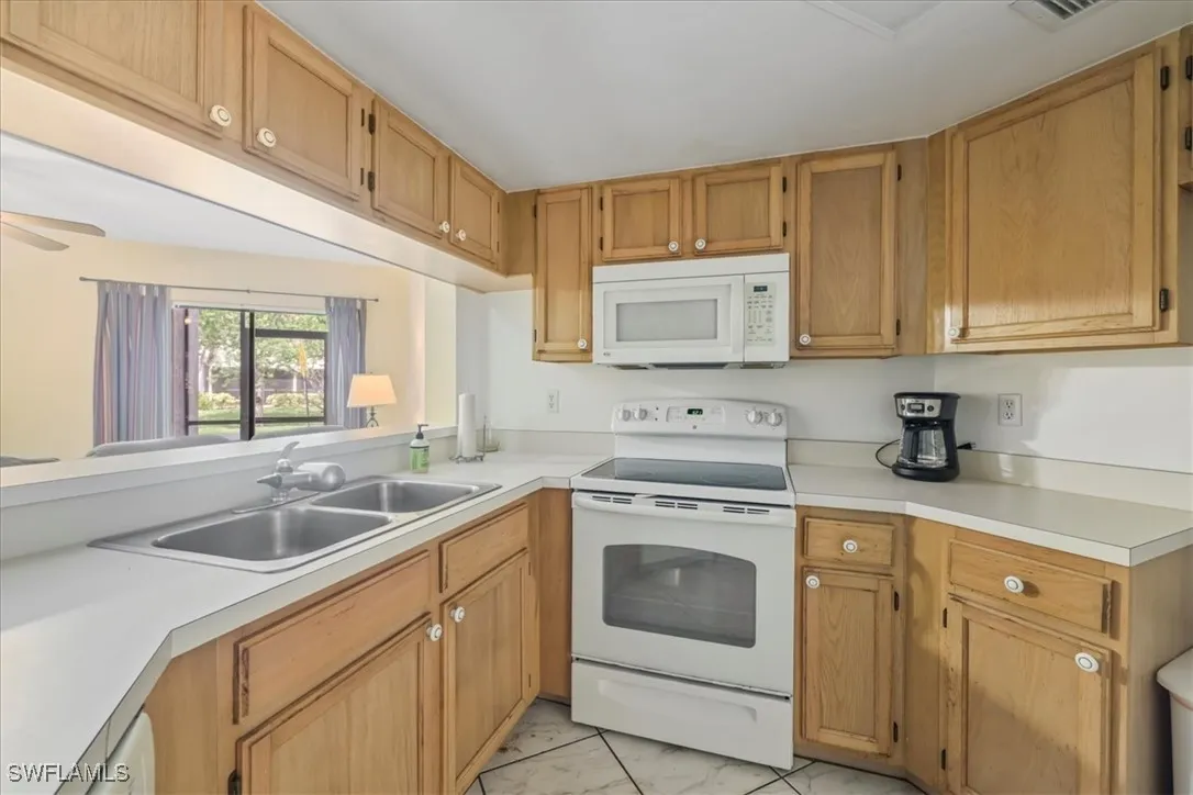 Fort Myers, Florida 33919, United States, 2 Bedrooms Bedrooms, ,2 BathroomsBathrooms,Residential,Active,137958