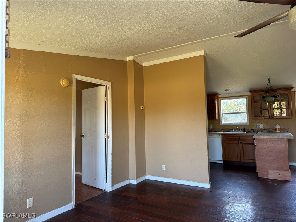 570 S Utopia Street