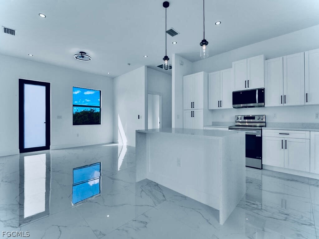 515 Croydon Avenue S