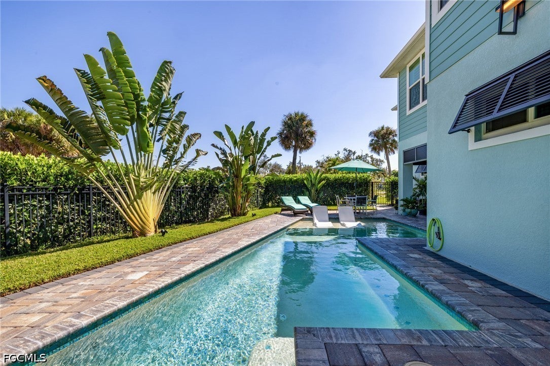 810 San Carlos Drive