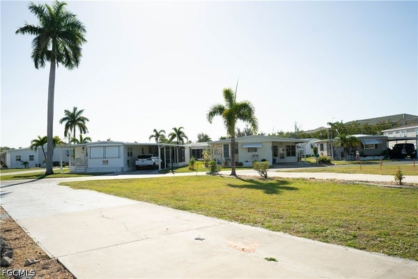 353 MATTIE AVE, FORT MYERS, FL 33908 - Image f5da7b9422b38b9e91c2af9f67644fc5/200971148