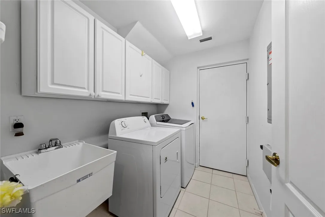 Bonita Springs, Florida 34135, United States, 2 Bedrooms Bedrooms, ,2 BathroomsBathrooms,Residential,Active,151492