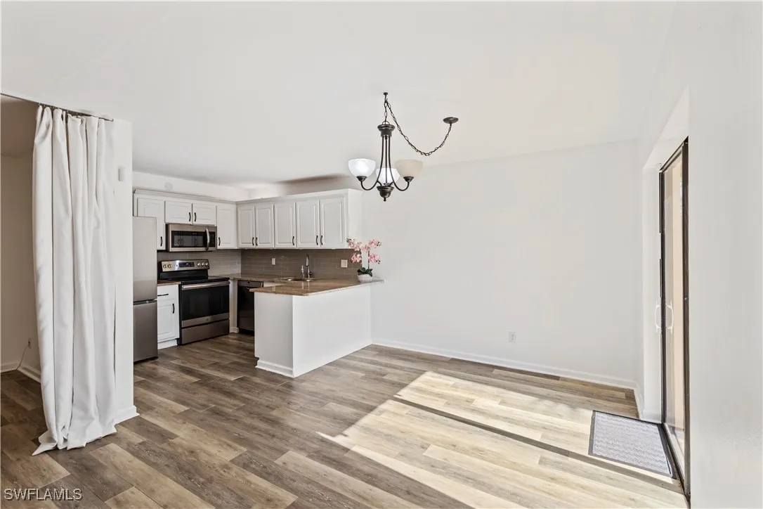 Fort Myers, Florida 33907, United States, 3 Bedrooms Bedrooms, ,3 BathroomsBathrooms,Residential,Active,257100