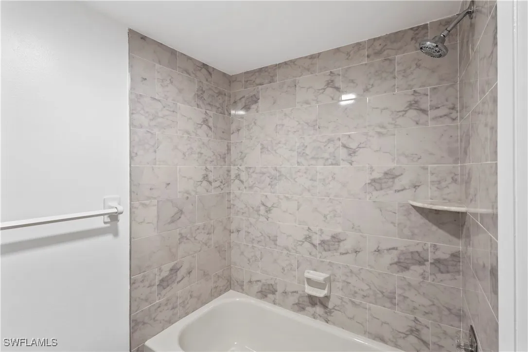 Fort Myers, Florida 33907, United States, 3 Bedrooms Bedrooms, ,3 BathroomsBathrooms,Residential,Active,257100