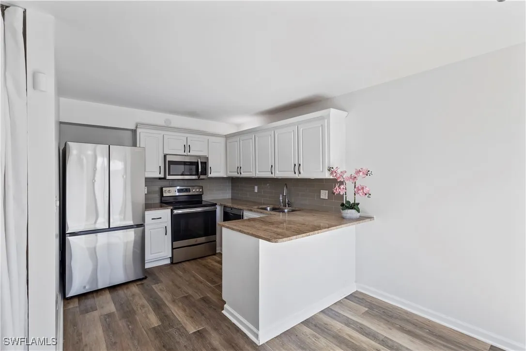 Fort Myers, Florida 33907, United States, 3 Bedrooms Bedrooms, ,3 BathroomsBathrooms,Residential,Active,257100