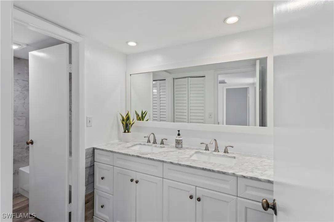 Fort Myers, Florida 33907, United States, 3 Bedrooms Bedrooms, ,3 BathroomsBathrooms,Residential,Active,257100