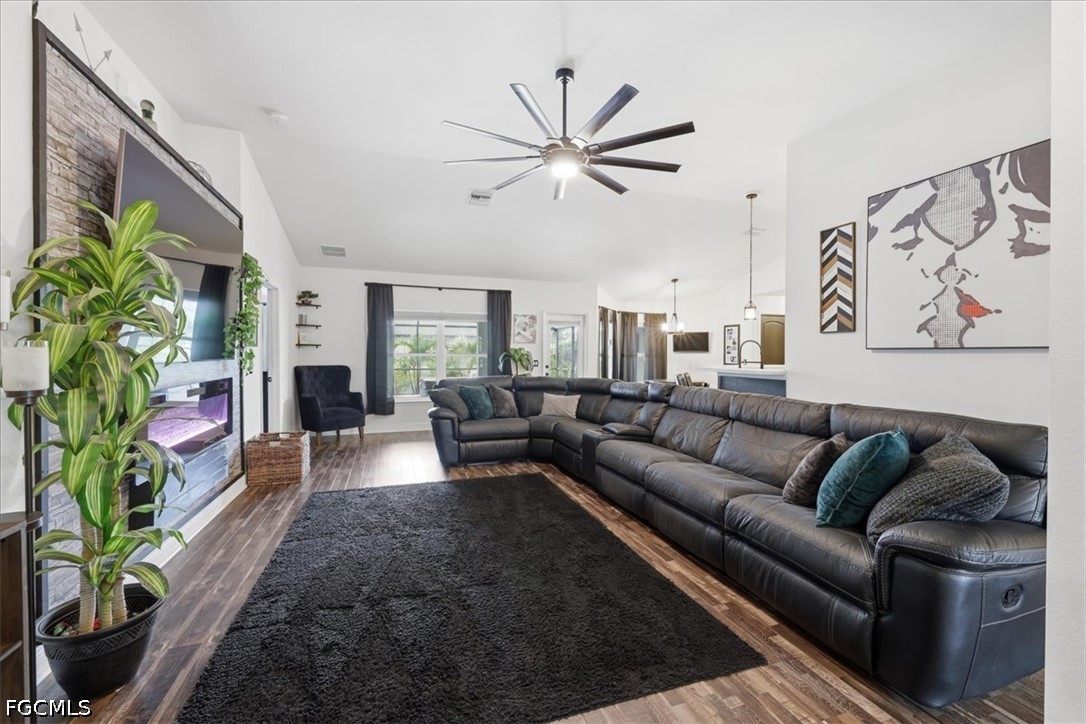 4122 NE 20th Court