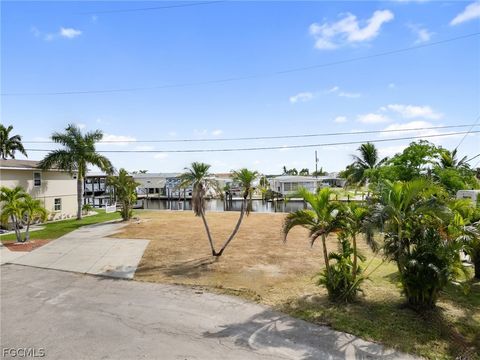 Tiny photo for 870 Oak Street, Fort Myers Beach, FL 33931 (MLS # 2026010270)