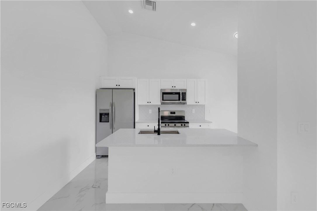 4675/4677 Golfview Boulevard