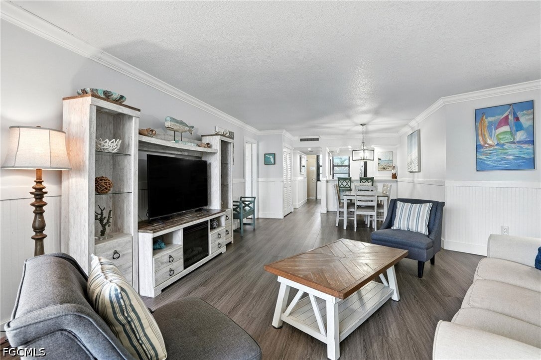 440 Seaview Court 201