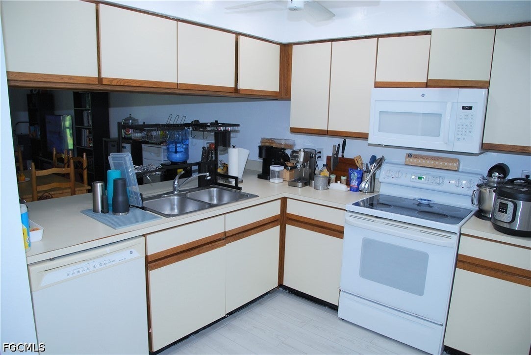 3734 SW 8th Court 102