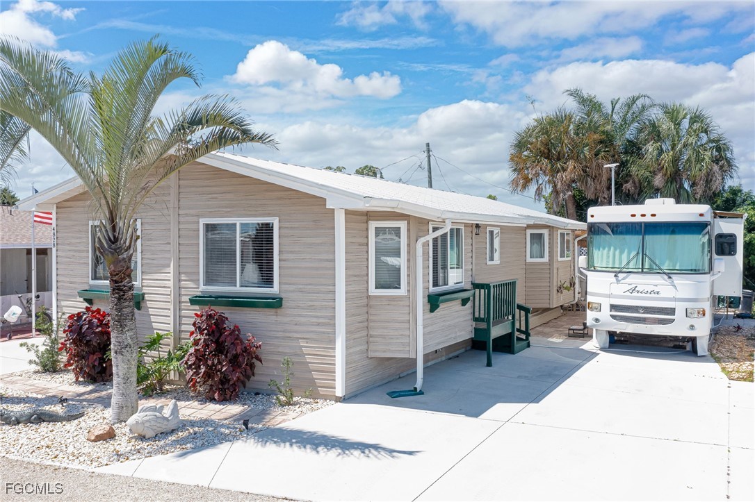 4828 FLAMINGO Drive