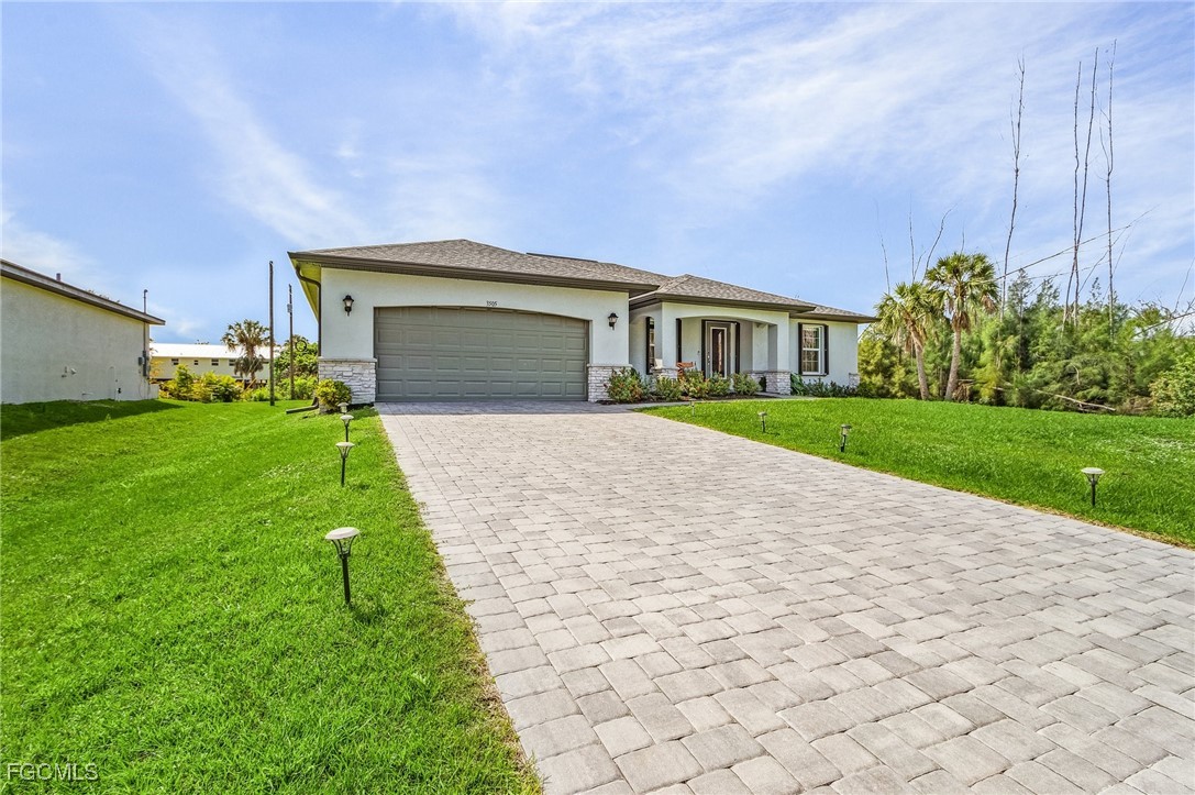 Florida-style home featuring stucco siding, a fron