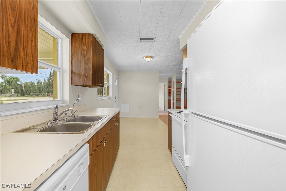 5802 Genesee Parkway