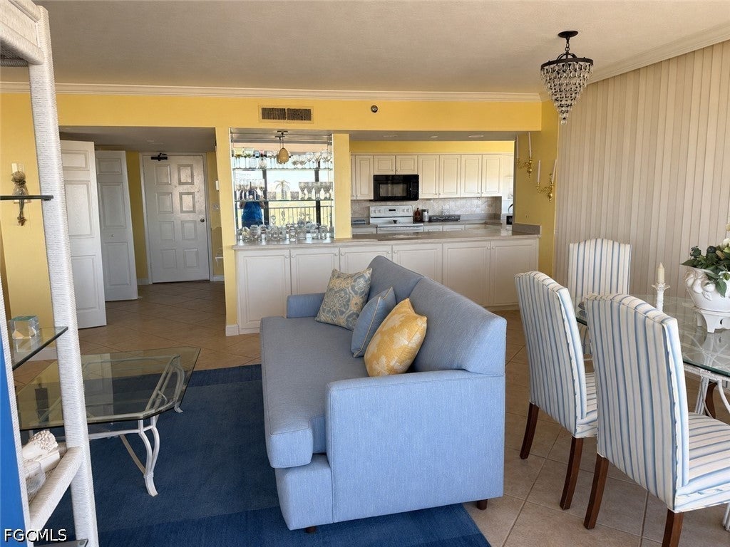 6000 Pelican Bay Boulevard 904