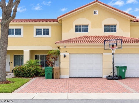 Photo of 7668 S Stonecreek Circle, Davie, FL 33024 (MLS # 2026039136)