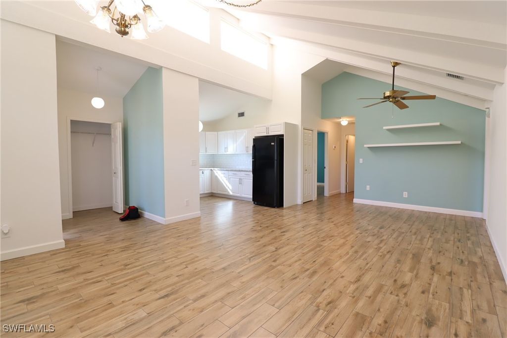 listing image 0
