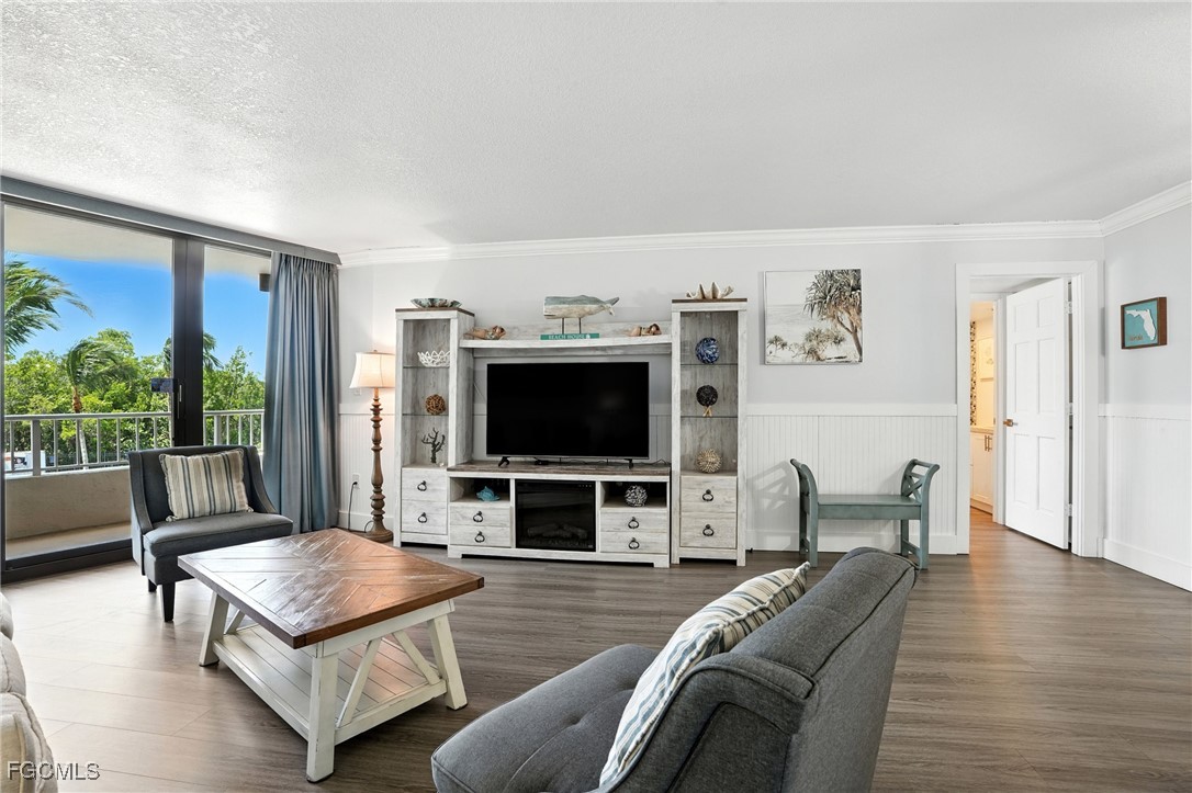 440 Seaview Court 201