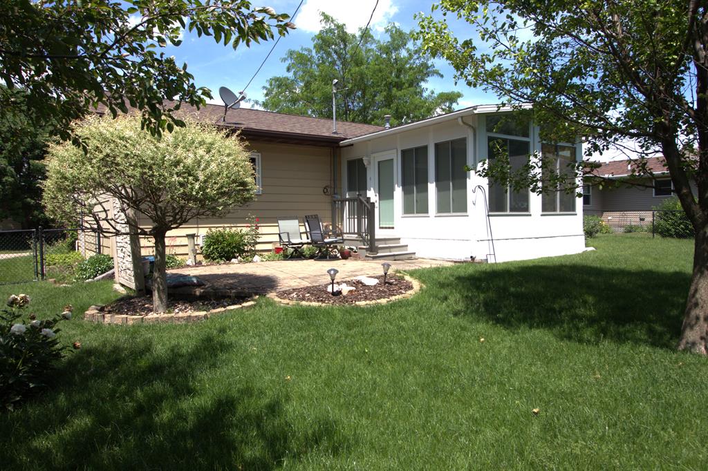 2937 22nd Ave N - Photo 3