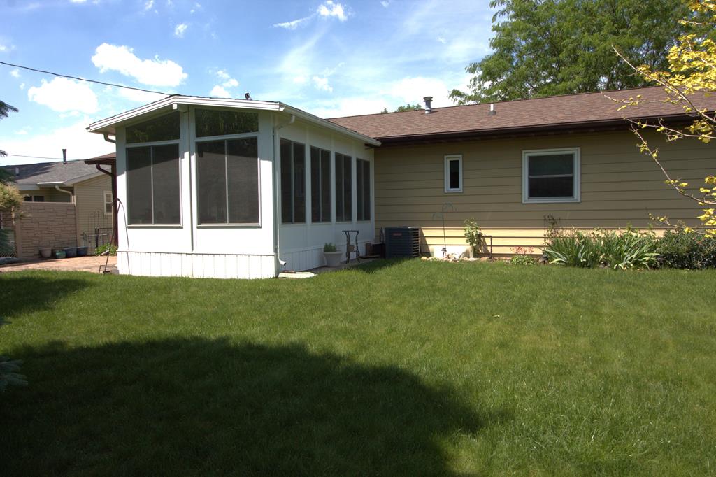 2937 22nd Ave N - Photo 4