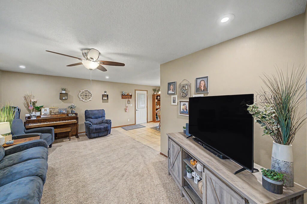 2225 Lakewood Trail - Photo 3