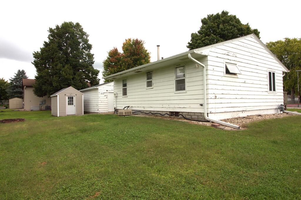530 Farnham - Photo 3