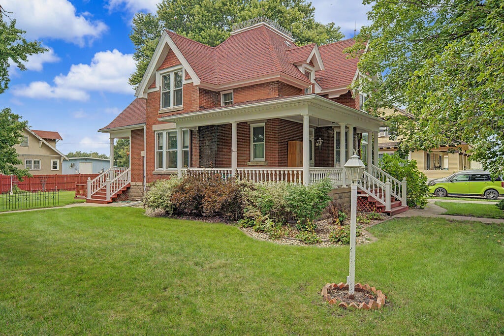 1101 Cottonwood Street - Photo 2