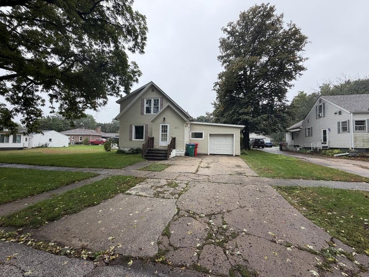 Photo 1 of 10 — 810 Cedar St, Webster City, IA 50595