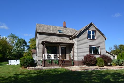 Photo of 7461 S 68th St, Franklin, WI 53132 (MLS # 1938872)